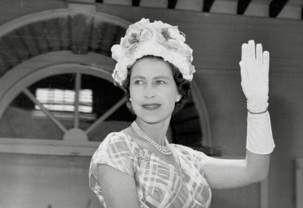 Izložba o modnom nasljeđu kraljice Elizabete II. marie claire hrvatska