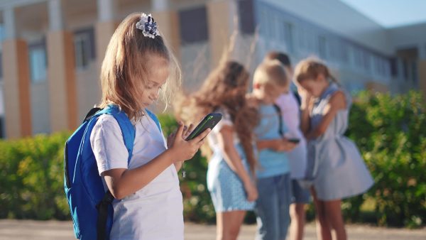 Mobiteli u osnovnim školama, Marie Claire Hrvatska