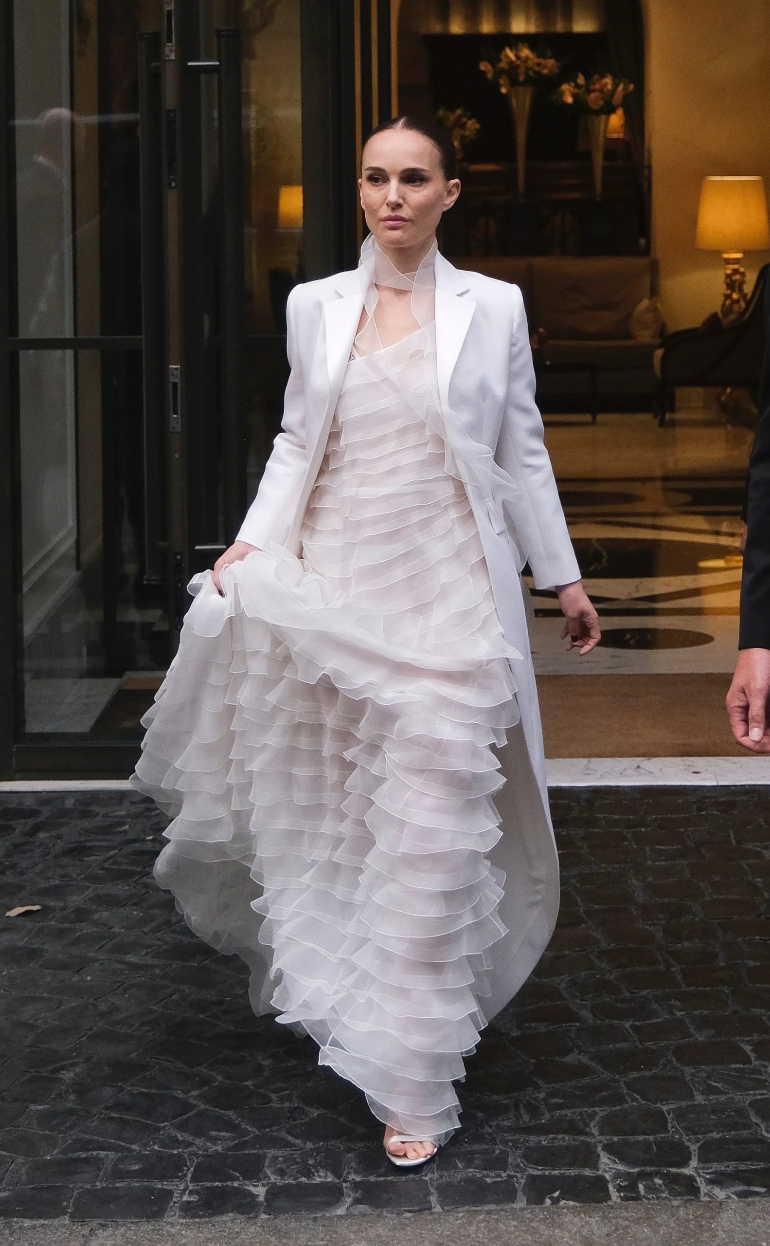 Bijeli outfit panetone marie claire hrvatska Cloud Dancer