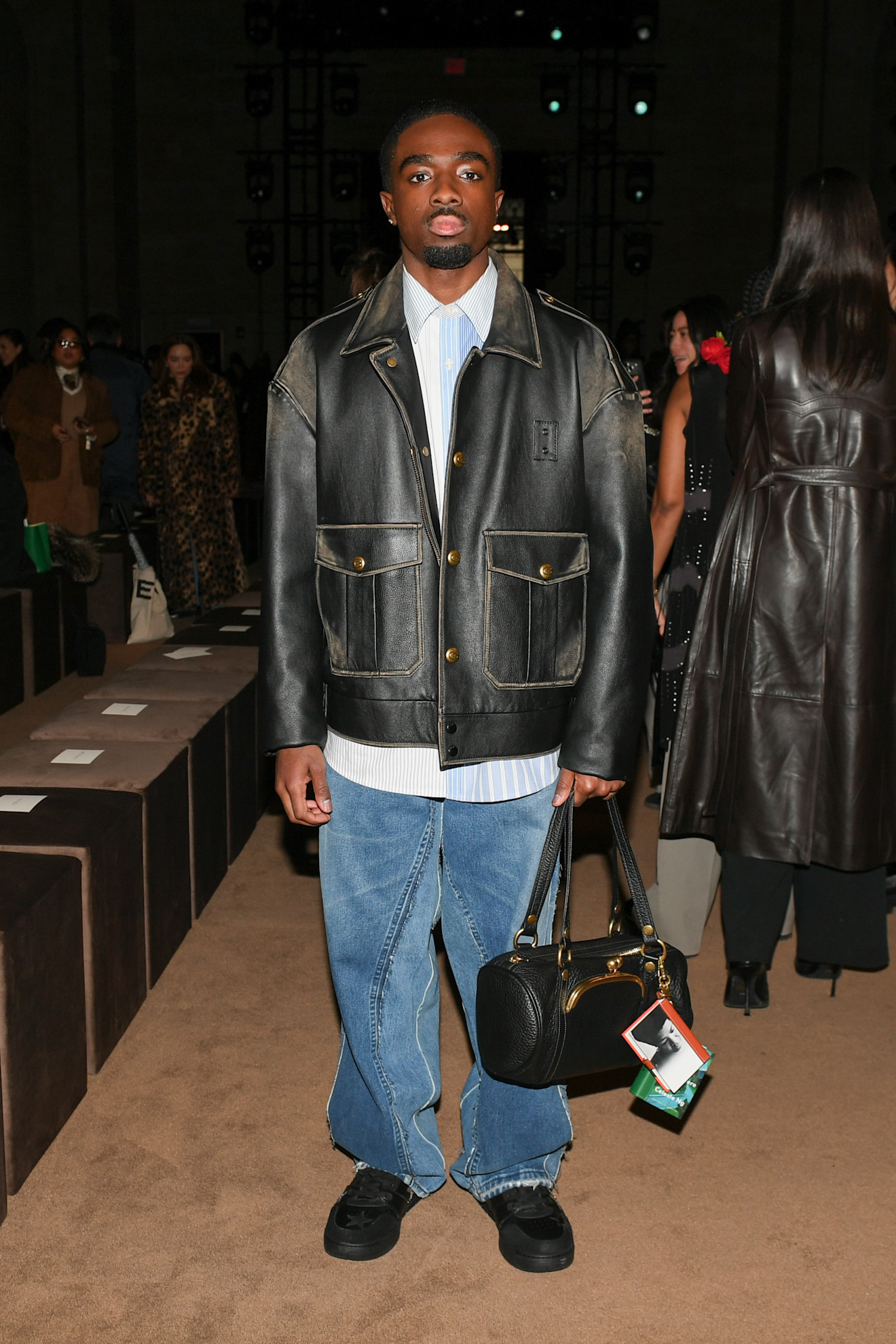 COACHA privjesak za torbu u obliku knjige marie claire hrvatska