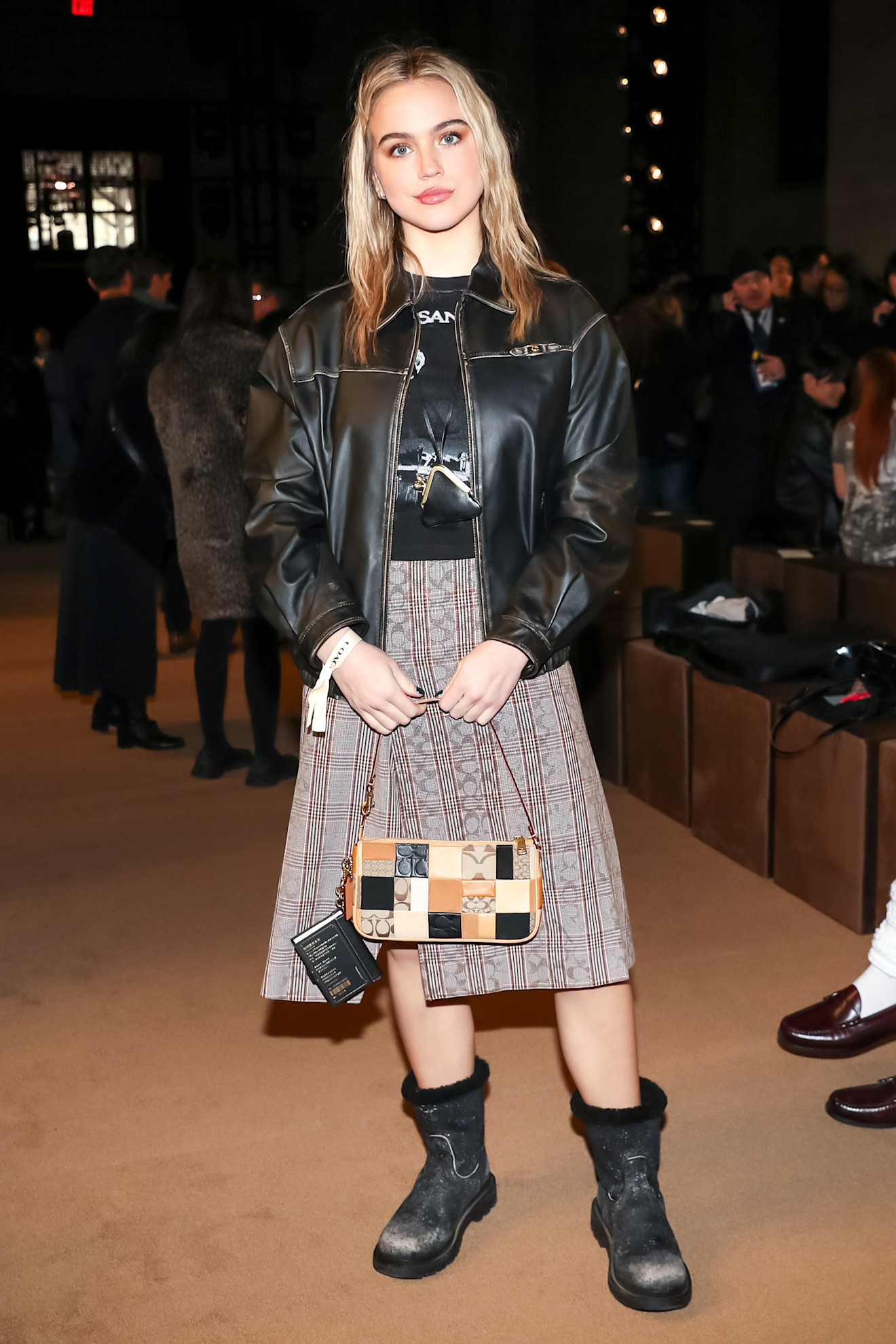 COACHA privjesak za torbu u obliku knjige marie claire hrvatska