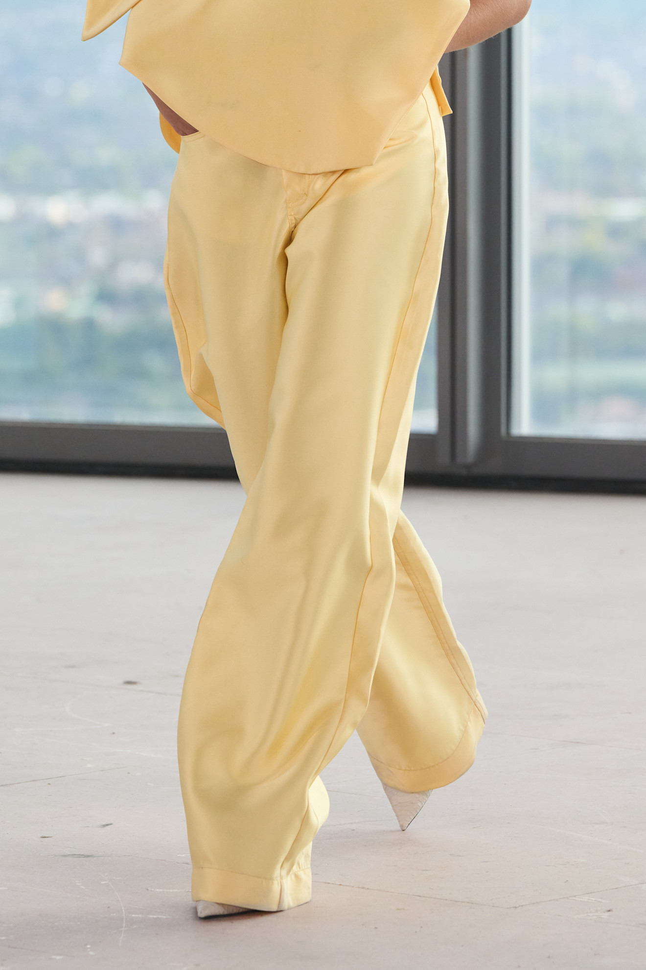 kroj hlača široke hlače trendovi za proljeće 2026