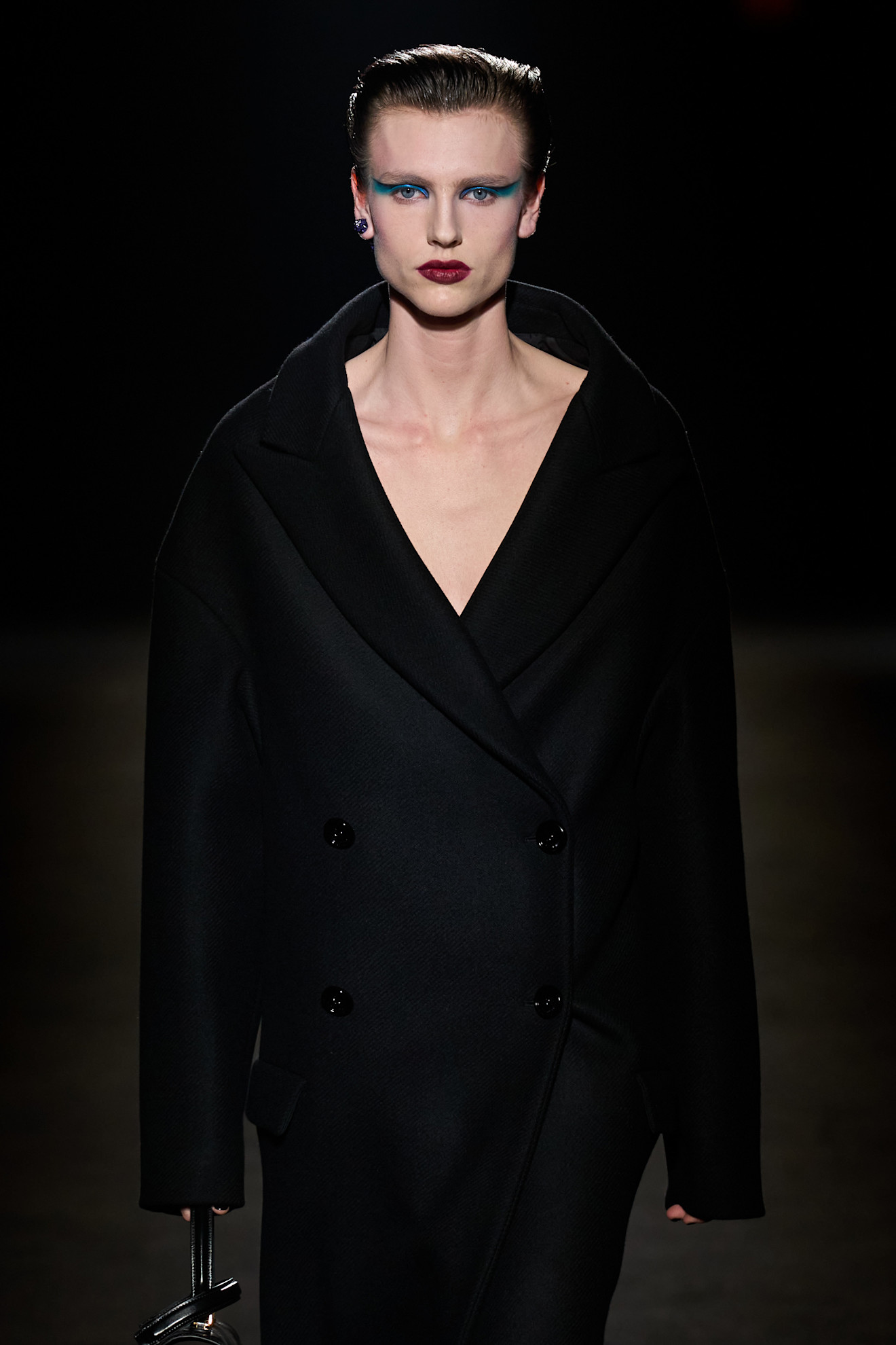 Kering Girl make up look