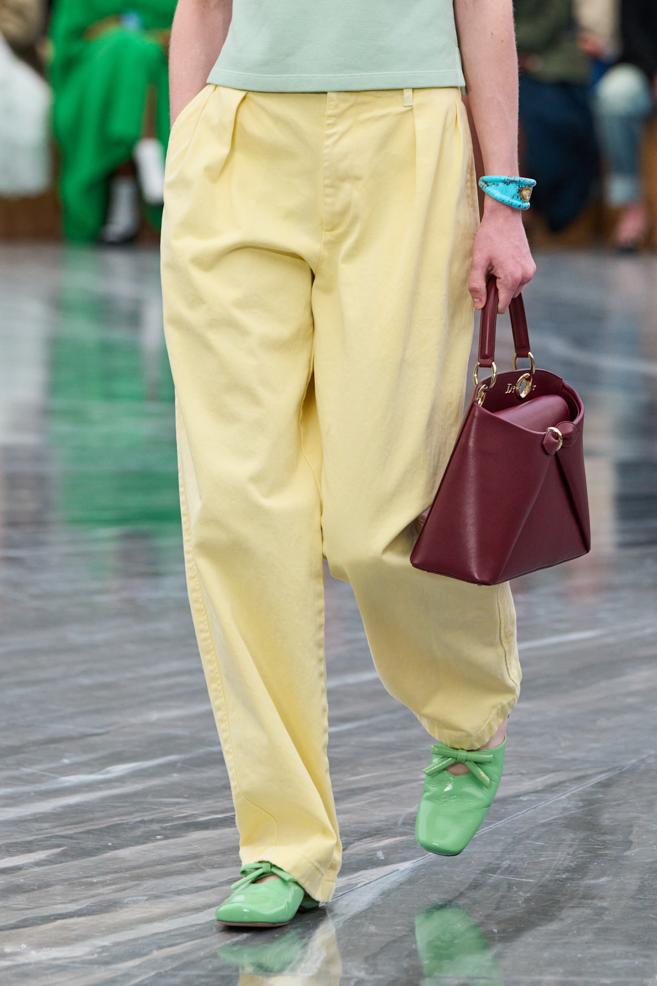 kroj hlača široke hlače trendovi za proljeće 2026