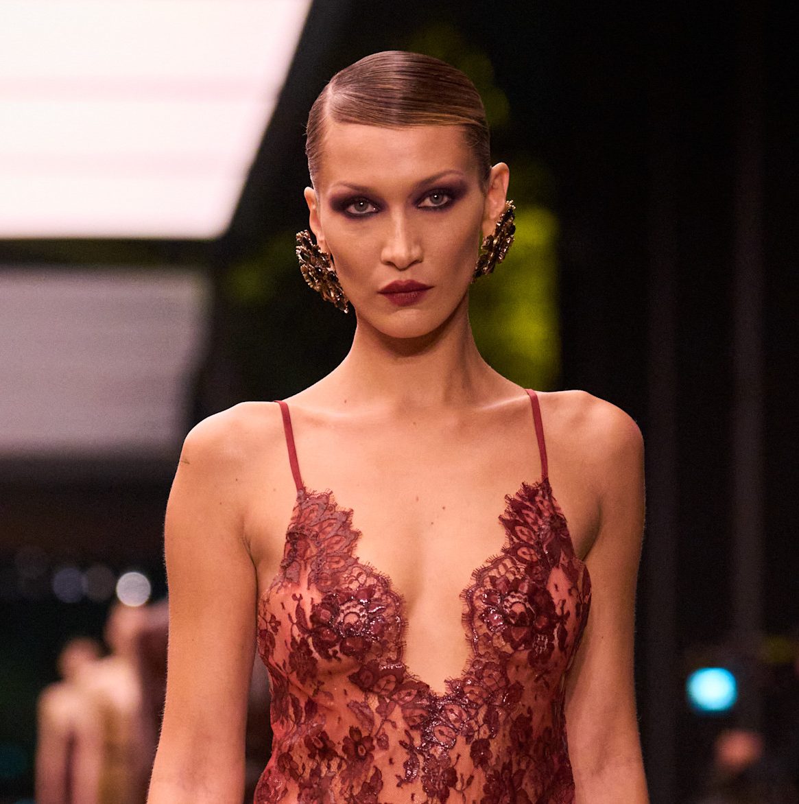 Kering Girl make up look